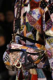 Details Christian Dior , Details Dior Fall 2018 Ready-to-Wear , Детали показа Кристиан Диор , Детали показа Диор осень зима 2018 , Fashion show , неделя моды в Париже , PFW , Мария Грация Кьюри , Mainstyles